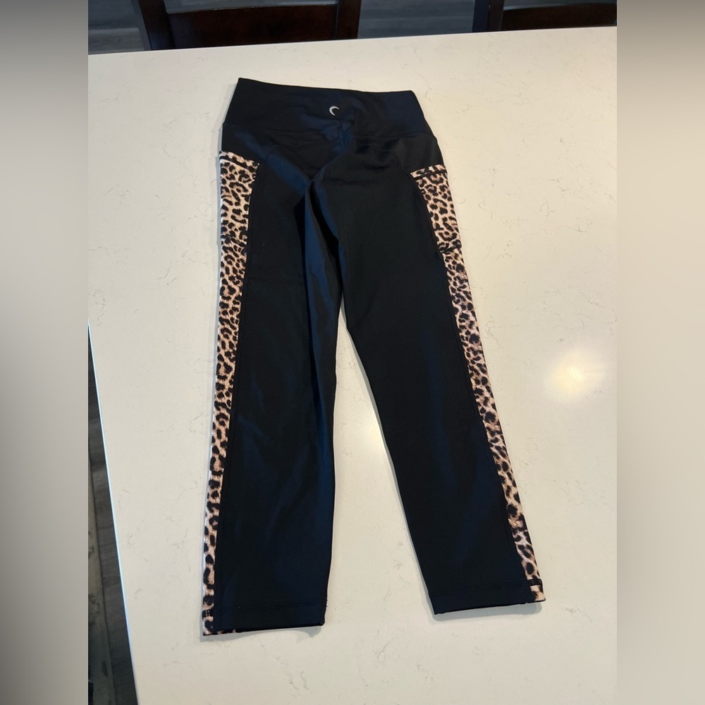 ZYIA Leopard Pocket Brilliant Hi-Rise Capri size 4